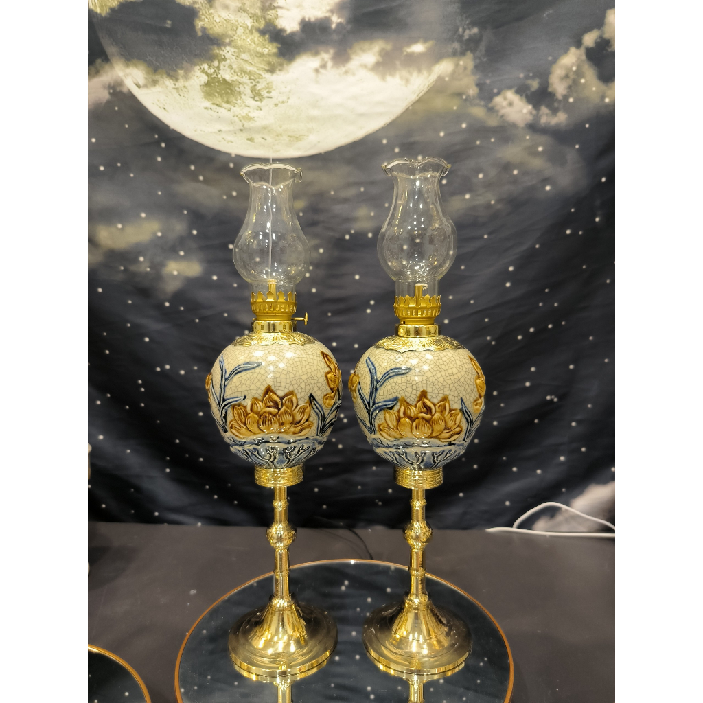 Đèn Dầu Quả Lê Chân Đồng Họa Tiết Hoa Sen Cao Cấp