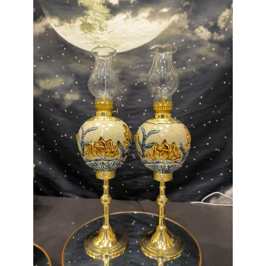 Đèn Dầu Quả Lê Chân Đồng Họa Tiết Hoa Sen Cao Cấp