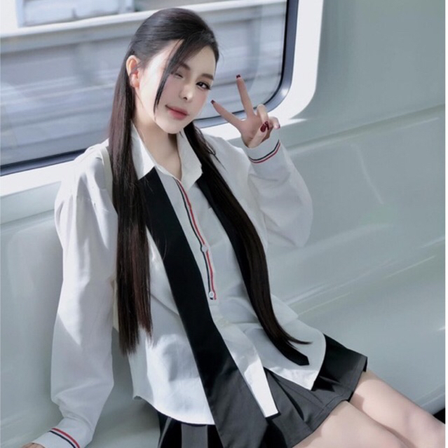 JENNYCLOSET | Set áo mi kèm cà vạt + chân váy xếp ly MPB