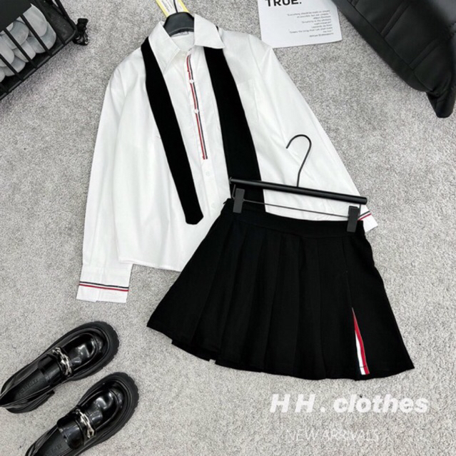JENNYCLOSET | Set áo mi kèm cà vạt + chân váy xếp ly MPB