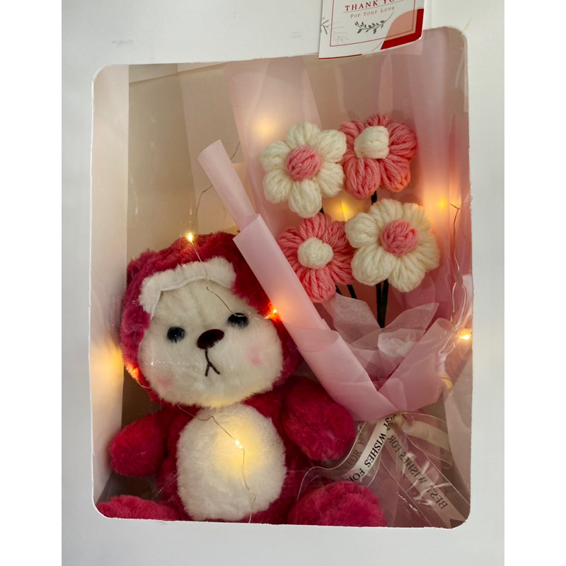 Set Túi Quà Combo Gấu Dâu Lotso Kèm Hoa Len Màu Hồng Dễ Thương