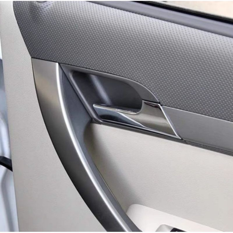 Tay mở cửa trong xe Chevrolet Aveo