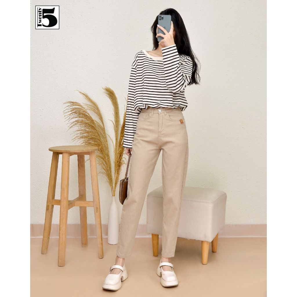 Áo thun nữ Twentyfive dài tay croptop nhún gấu eo họa tiết kẻ ngang 4976