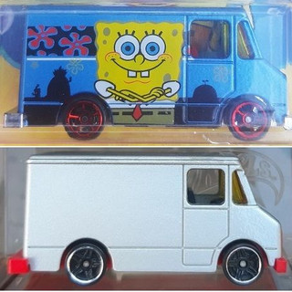 Xe mô hình Hot Wheels Combat Medic