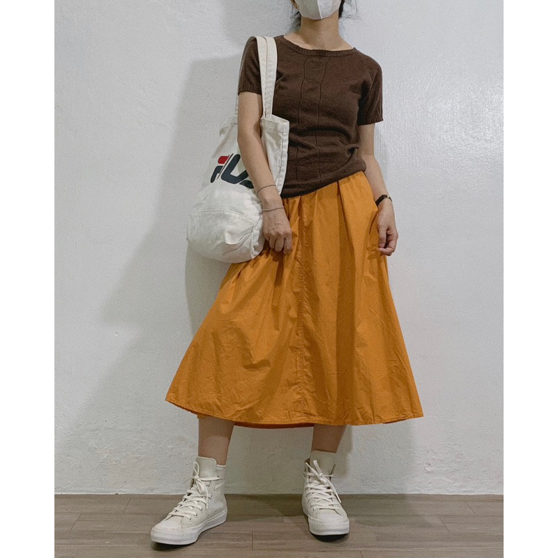 Chân váy xô cam chất thô 2hand / Instagram: maybay.2hand