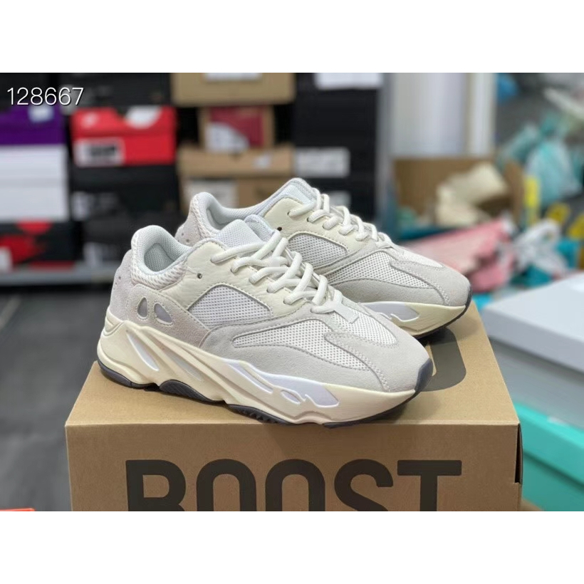 Giày Sneaker YZ 700 Đen chuẩn hàng 1:1