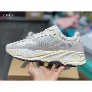 Giày Sneaker YZ 700 Đen chuẩn hàng 1:1