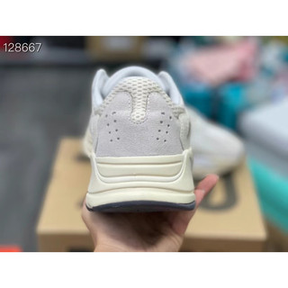 Giày Sneaker YZ 700 Đen chuẩn hàng 1:1