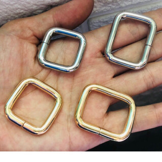 1 cặp vuông 2cm-2,5cm, loại dày, màu vàng - bạc