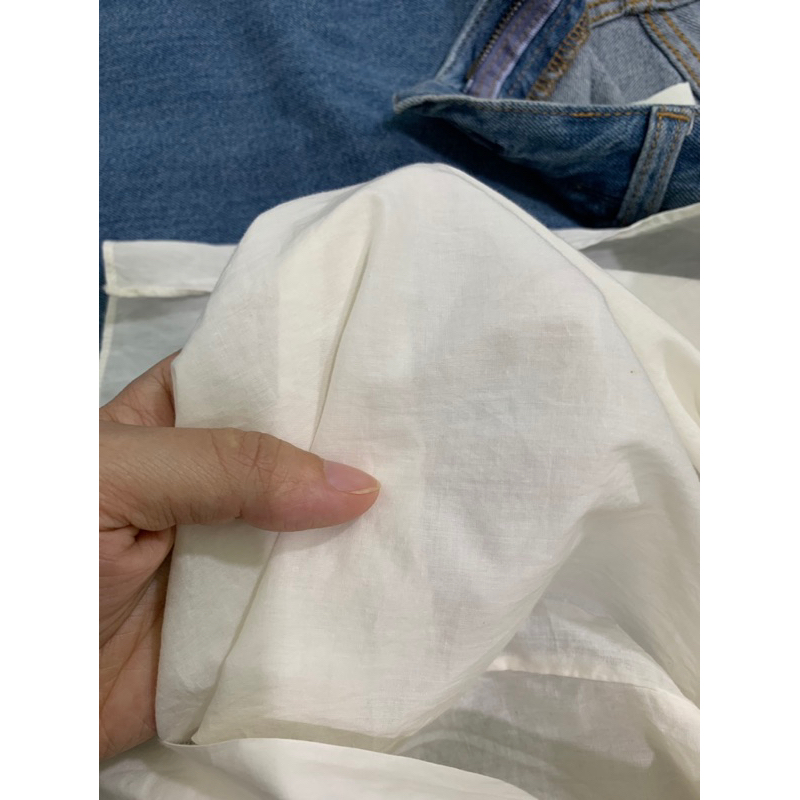 Áo xô Hàn trắng và Chân váy jean Nhật dáng dài 2hand | Instagram: maybay.2hand