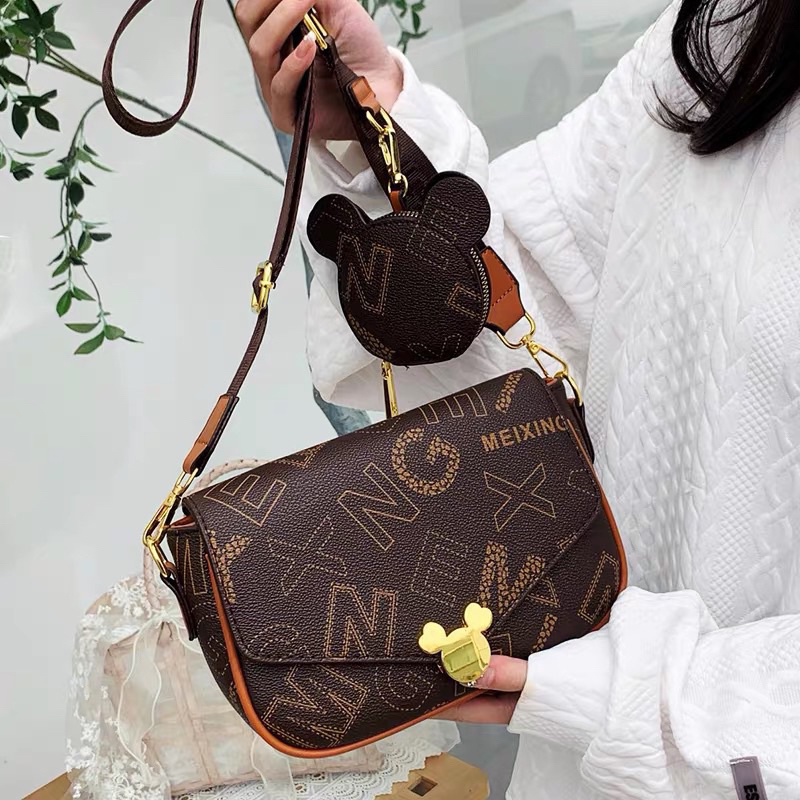 Túi xách nữ đeo chéo dây bản to kèm móc treo