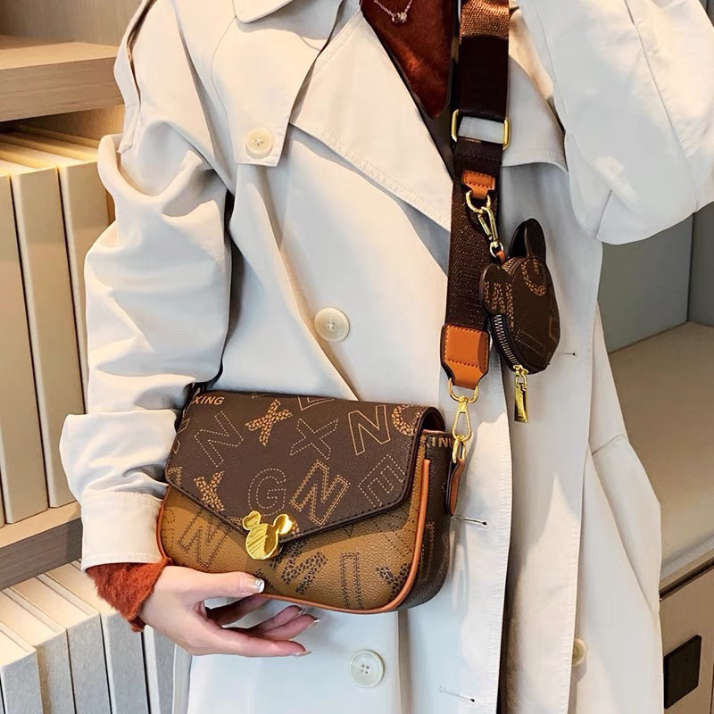 Túi xách nữ đeo chéo dây bản to kèm móc treo