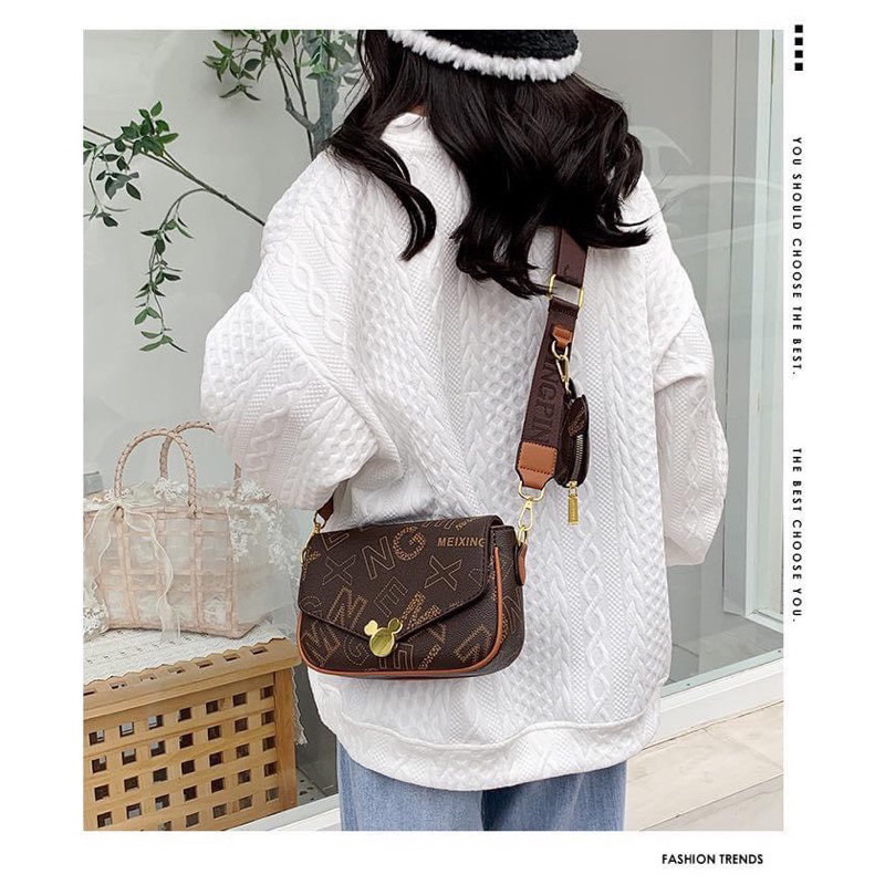 Túi xách nữ đeo chéo dây bản to kèm móc treo