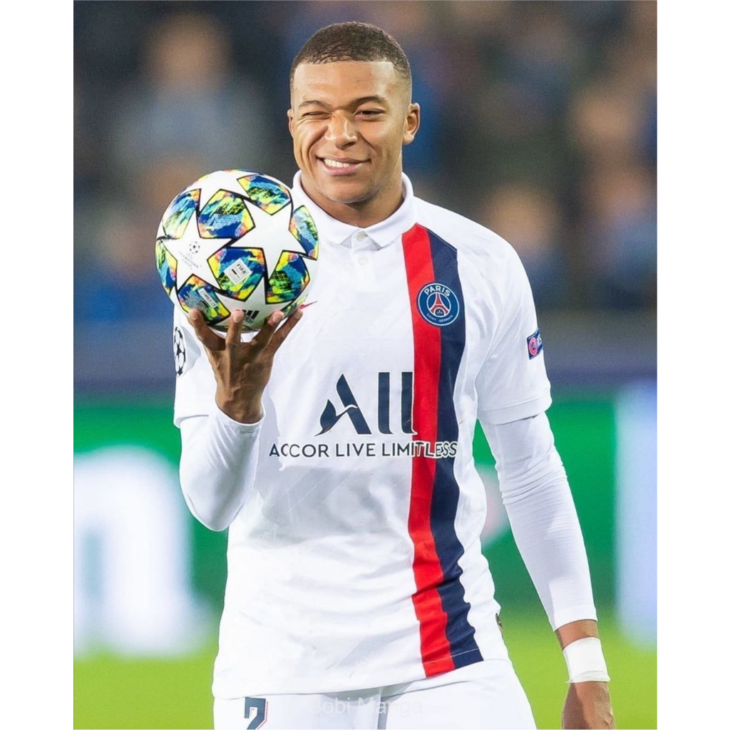 Tranh dán tường trang trí hình cầu thủ bóng đá Kylian Mbappé Ms 651