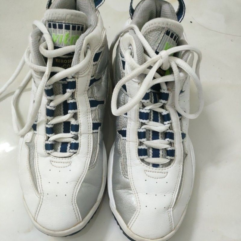 Giày the thao sai 37