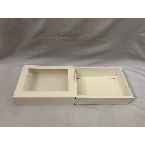 Hộp giấy mặt kiếng kéo ngang kích thước 24,8 X 18,3 X 6,3 cm/hộp