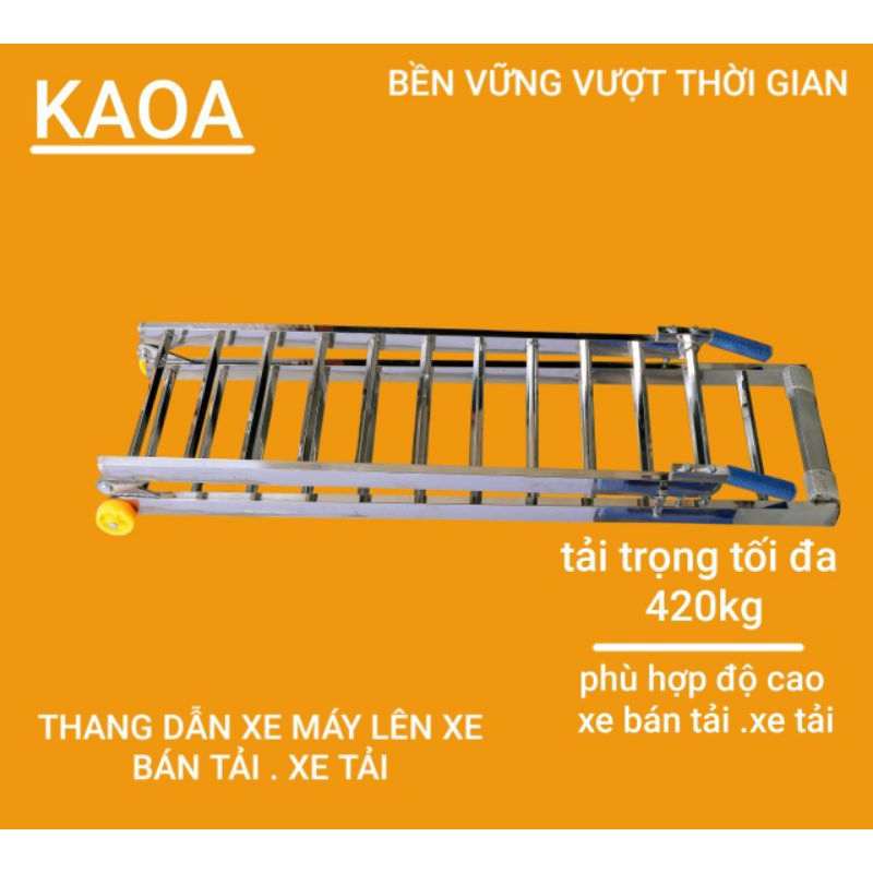 Thang dẫn xe máy lên xe bán tải . xe tải