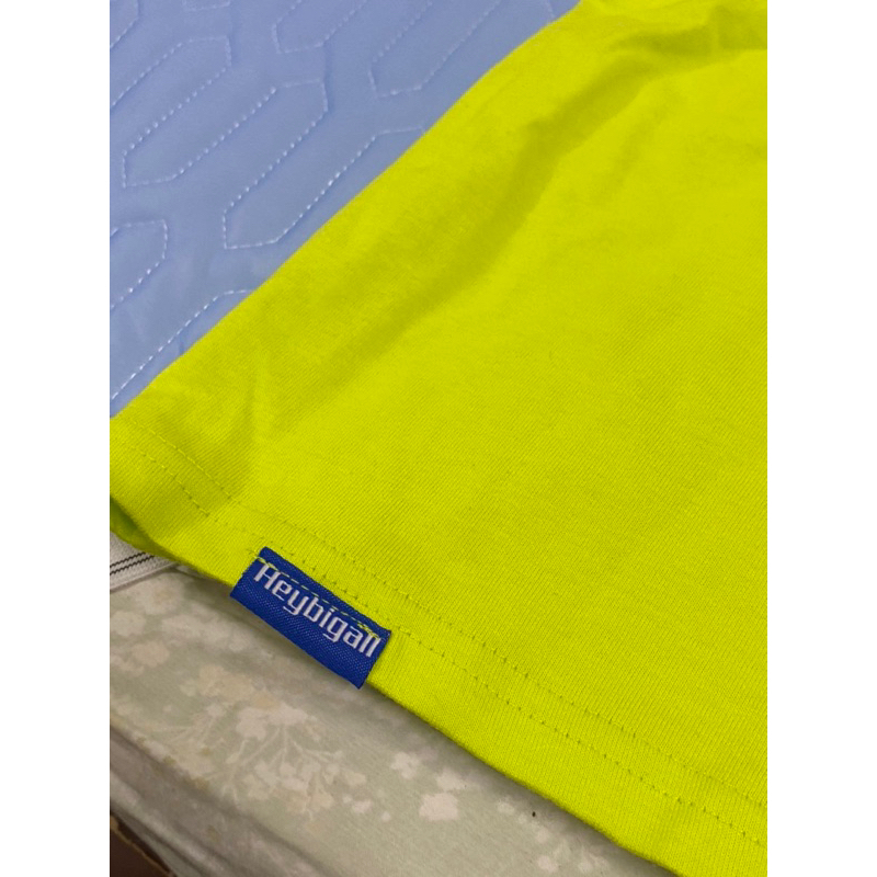 Pass áo Nelly Hey Big màu xanh neon size XL nguyên tag, có bọc