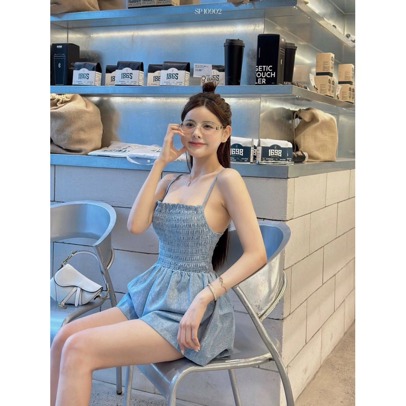 BLACK FRIDAY SALE Jumpsuit jeans siêu dễ thương