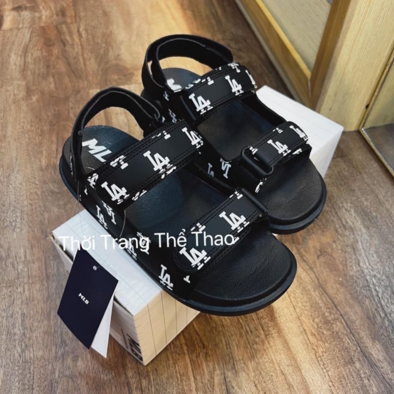 Dép sandal mới nhất hot hit phù hợp đi chơi, đi học.