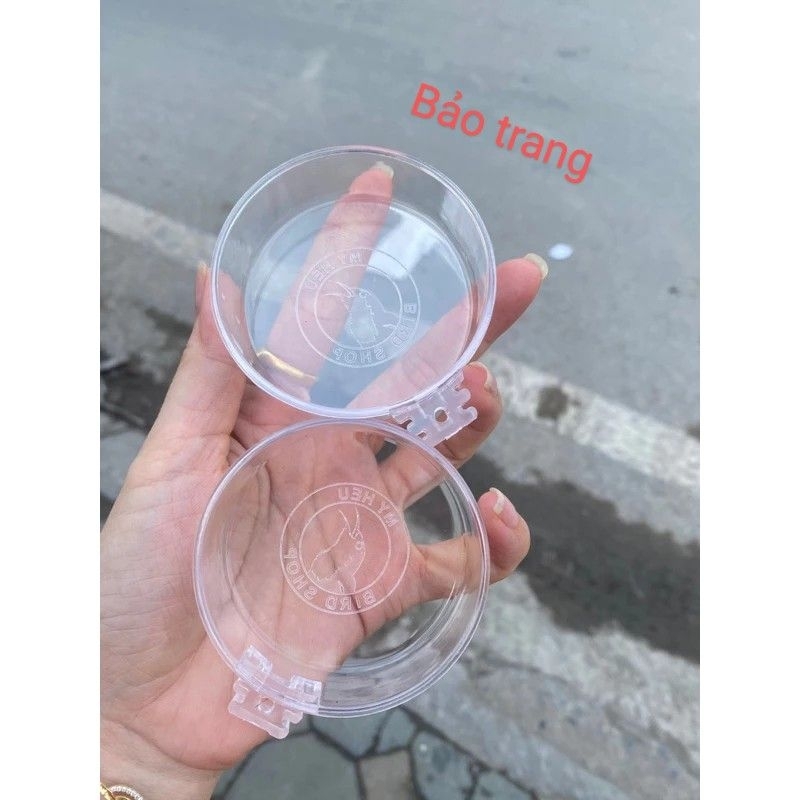 1 chiếc cóng tắm / cóng ăn màu trắng dành cho chim Hút mật, sâu, ốc mít chim....