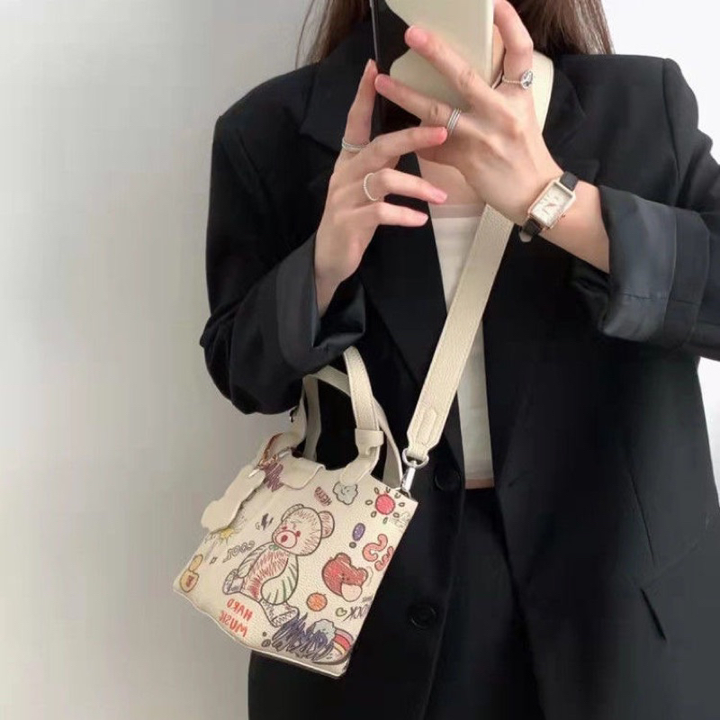 Túi Xách Bucket đeo vai họa tiết Graffiti mẫu mới 2023 thời trang cho nữ TC01