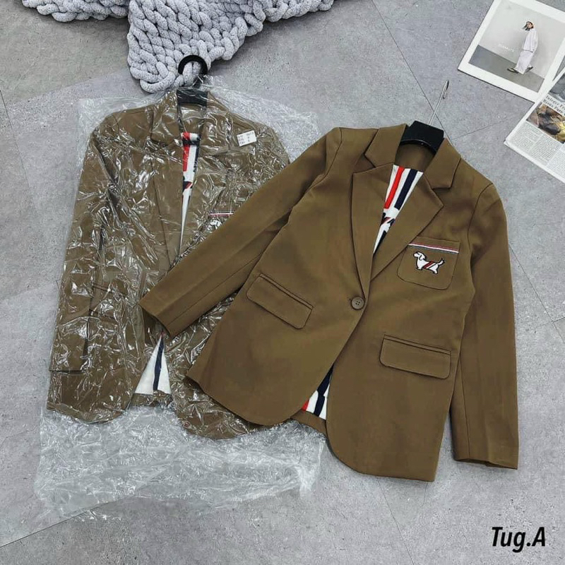 Áo khoác vest umi nâu nắp túi hình cún sọc đỏ siêu xinh