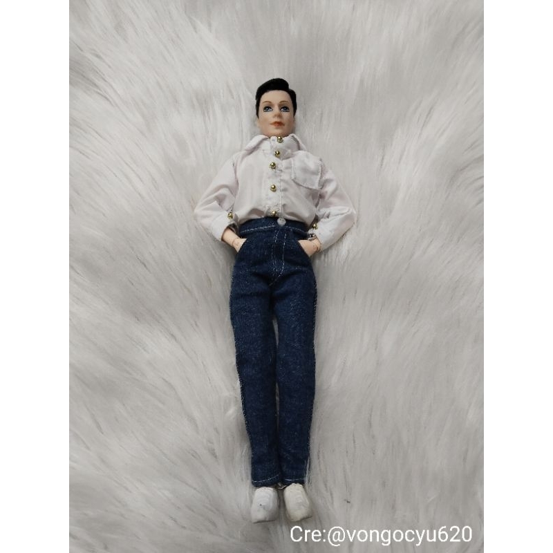 Búp Bê có kèm Quần Áo và Giày Như Hình .