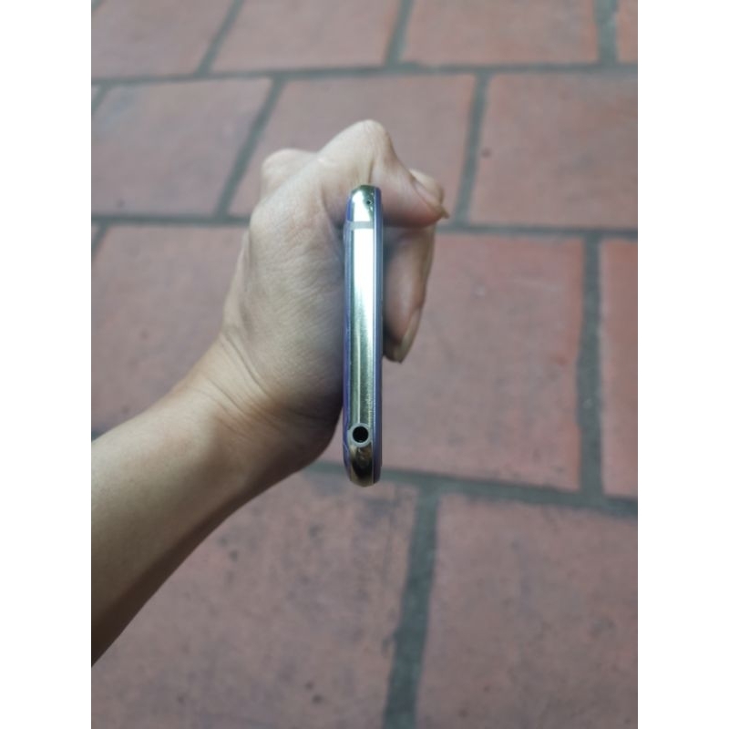 Điện thoại sharp shv 39 ,sh03j