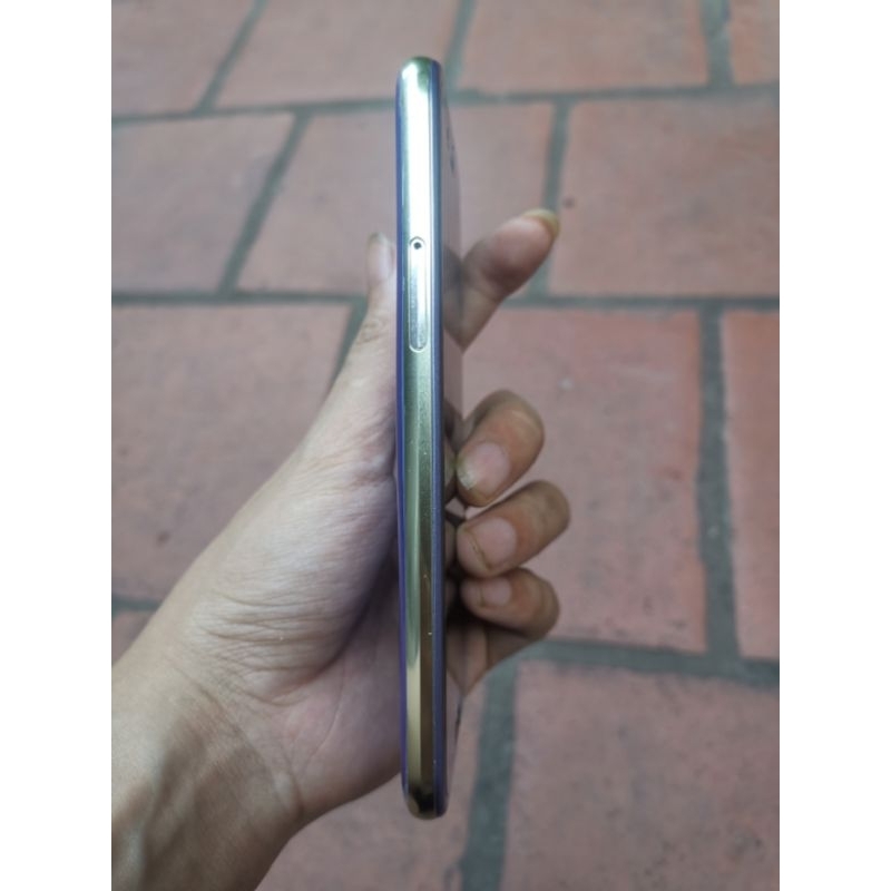 Điện thoại sharp shv 39 ,sh03j