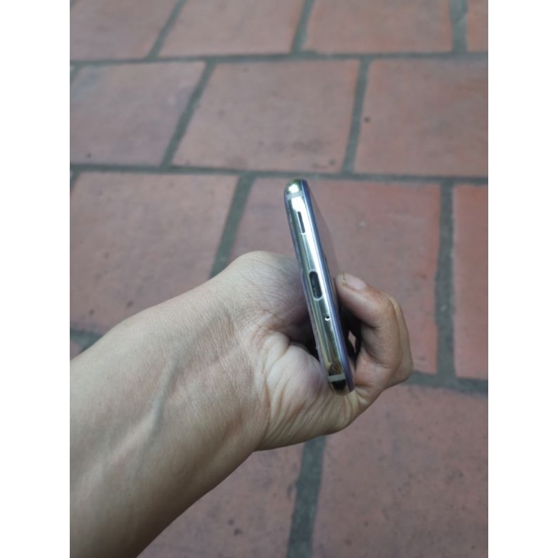 Điện thoại sharp shv 39 ,sh03j