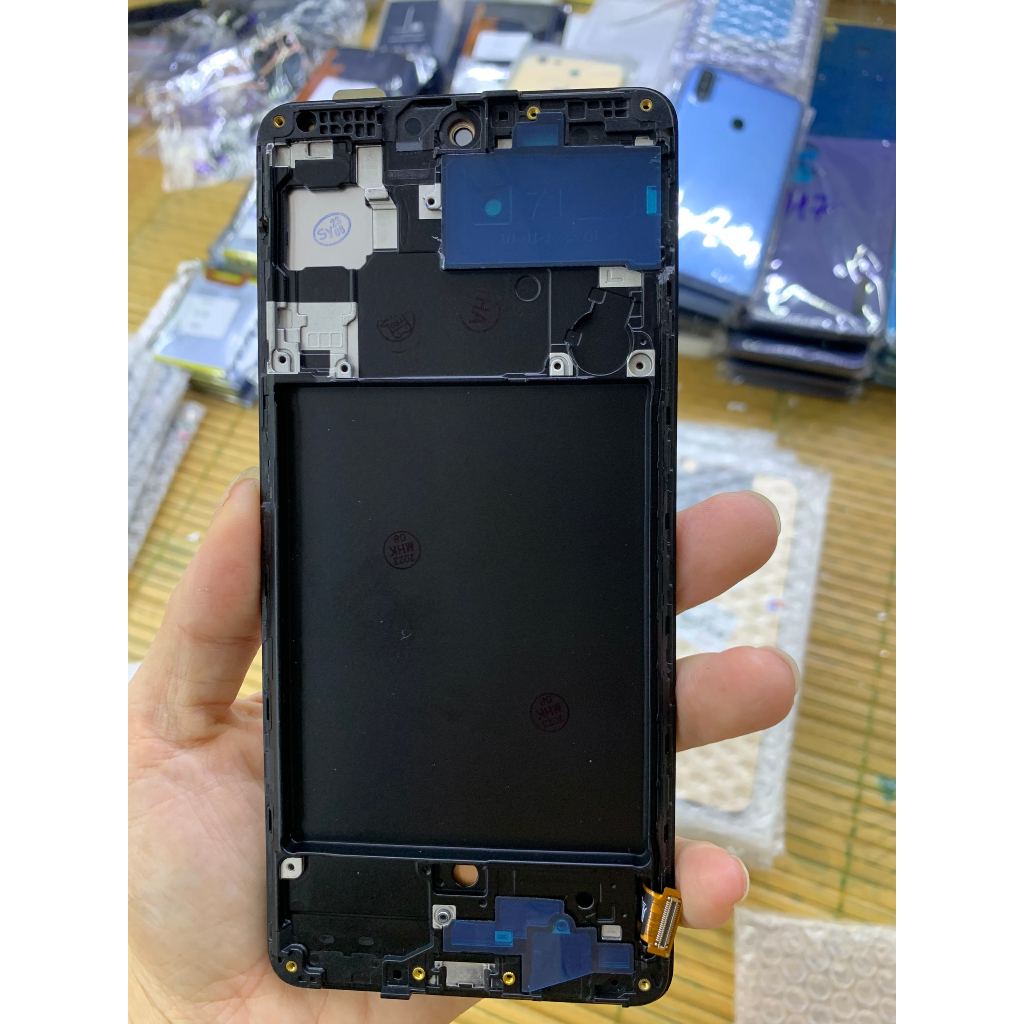 Màn hình điện thoại 2ic, liền sẵn khung samsung A71 - bao test, tặng kèm 1 tuýp keo