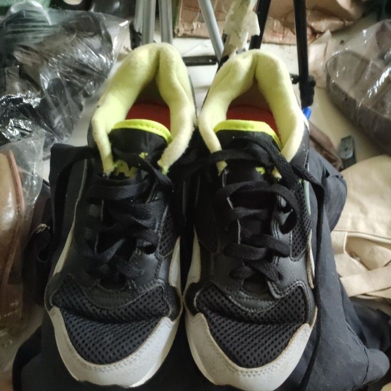 Giày thê thao sai 35.5