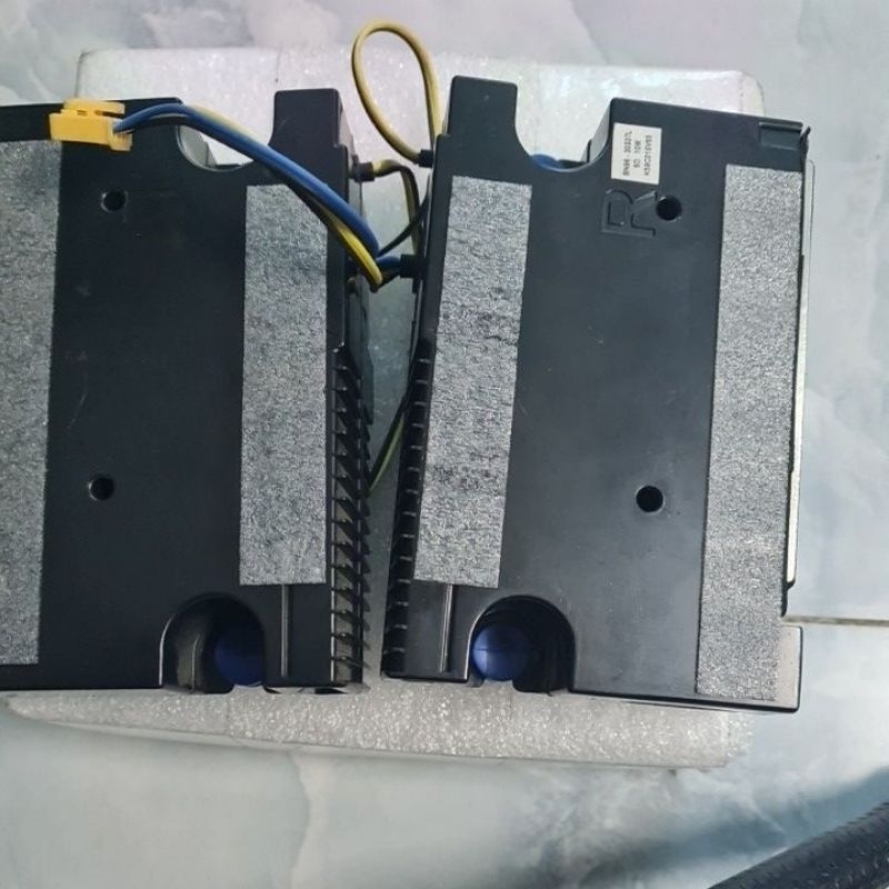 Cặp loa toàn dãi 8ohm / 10w , tháo từ tivi SAMSUNG , có sẵn hộp cộng hưởng