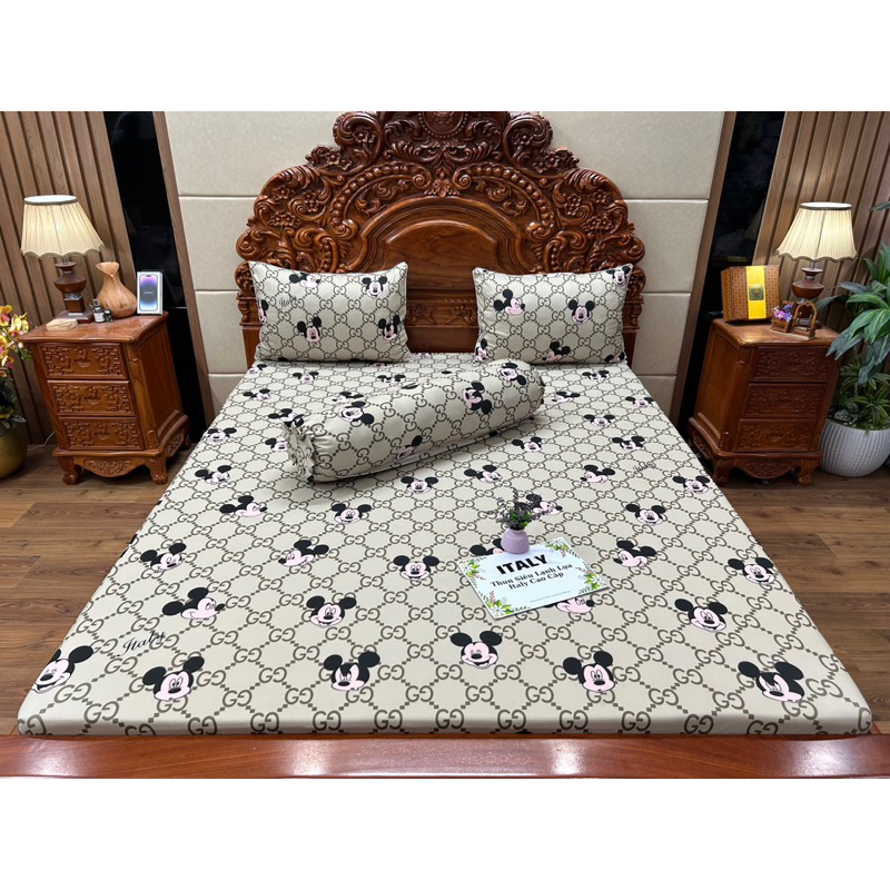 Mẫu gucci mickey. Bộ chăn ga gối thun lạnh lụa italy ,ôm khoá kéo
