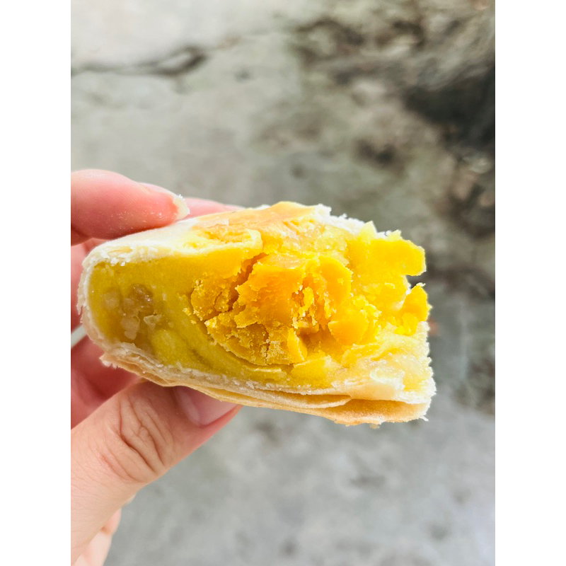 Bánh pía Thành Hương - Pía đậu sầu riêng trứng- Pía gói giấy xưa truyền thông