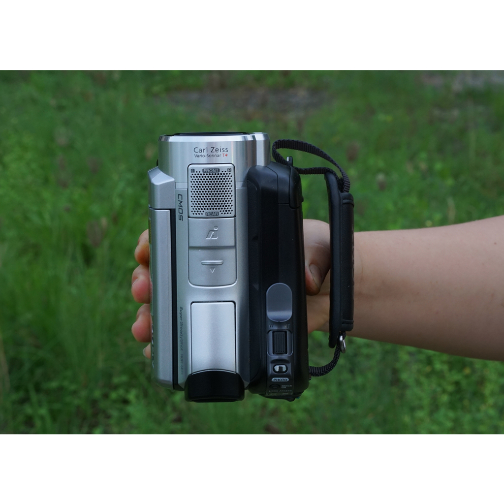 Máy quay Sony HDR-SR11