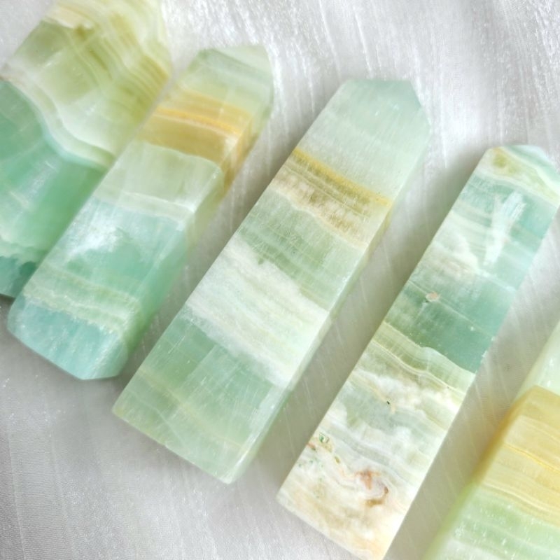 Trụ đá xanh mướt pistachio caribean calcite