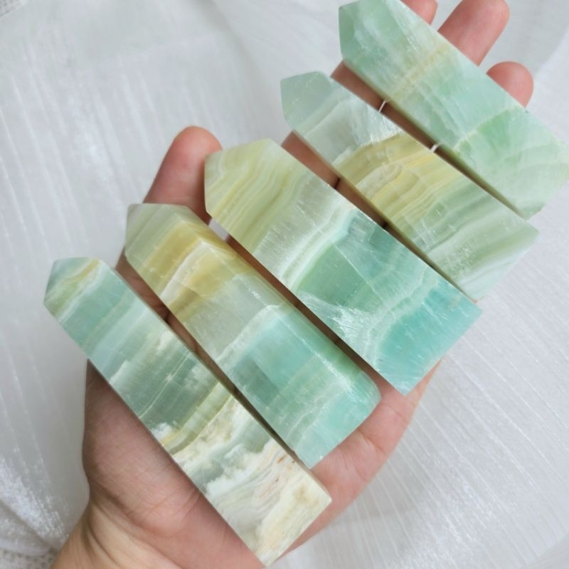 Trụ đá xanh mướt pistachio caribean calcite