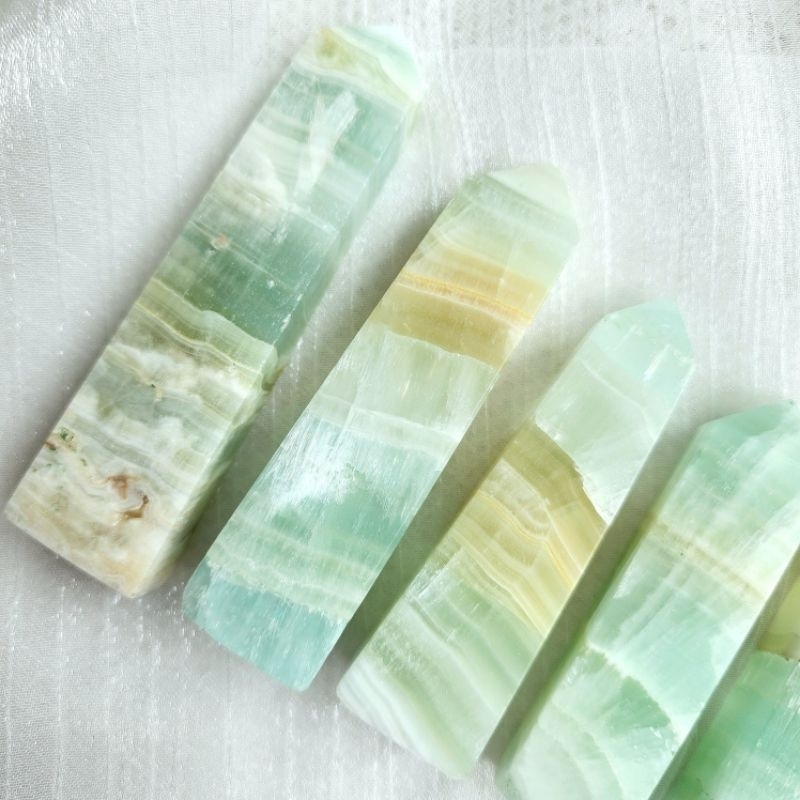 Trụ đá xanh mướt pistachio caribean calcite