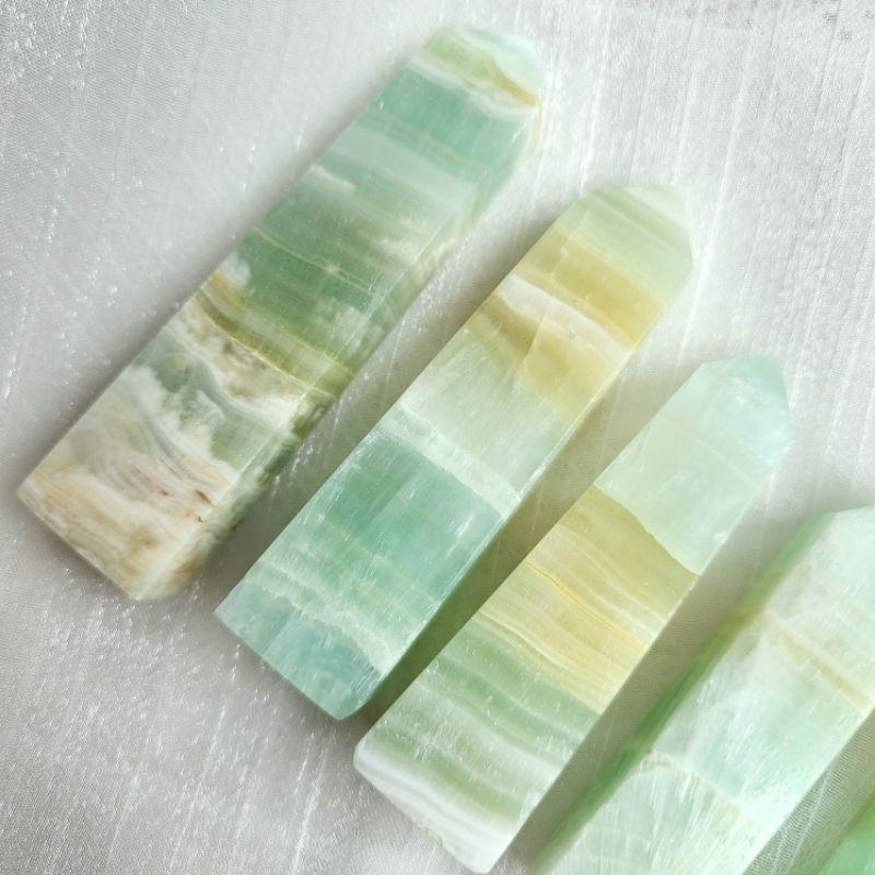 Trụ đá xanh mướt pistachio caribean calcite