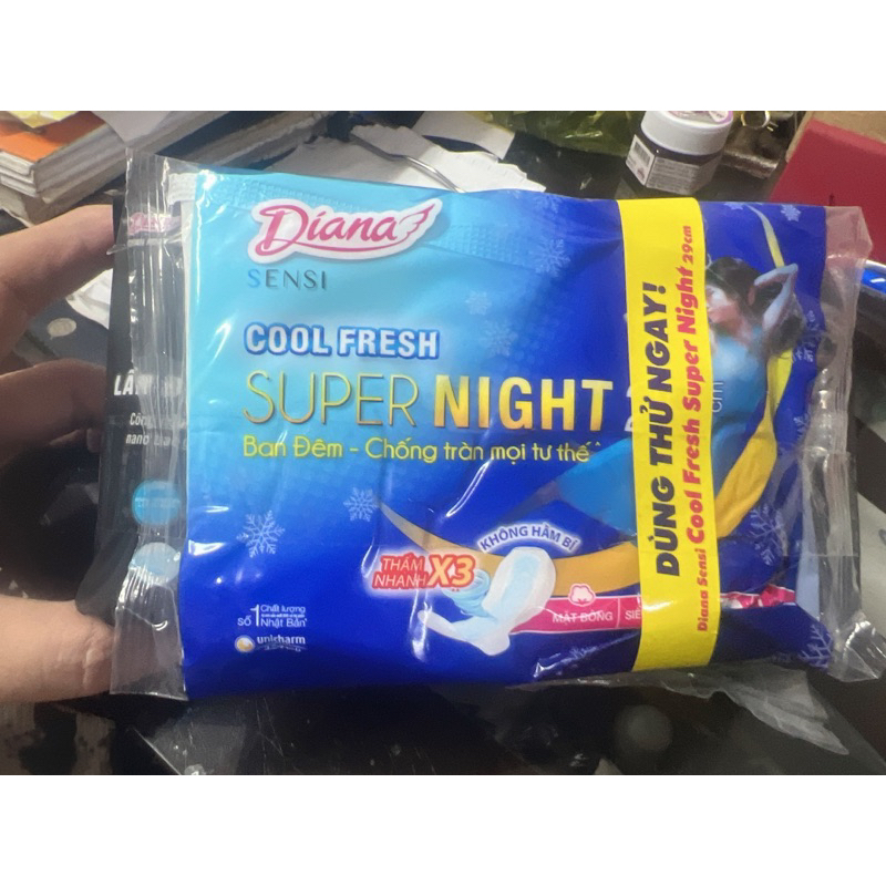 Combo 2 gói Băng vệ sinh Diana than hoạt tính siêu thấm mỏng cánh