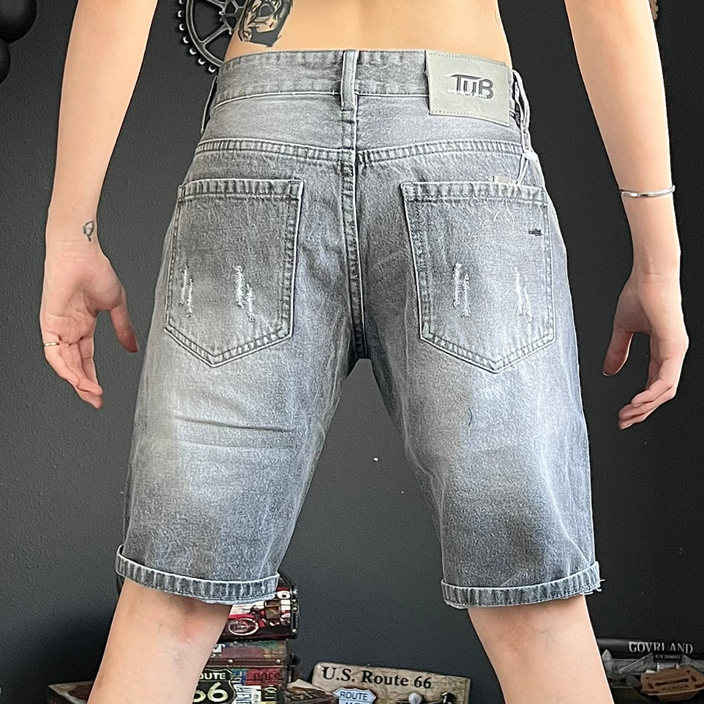 Quần short jean màu xám mạng chỉ rách nhiều chỗ chi tiết như hình QS1476 K3 STORE