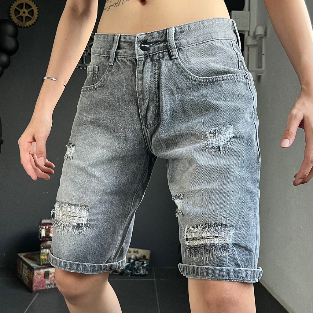 Quần short jean màu xám mạng chỉ rách nhiều chỗ chi tiết như hình QS1476 K3 STORE