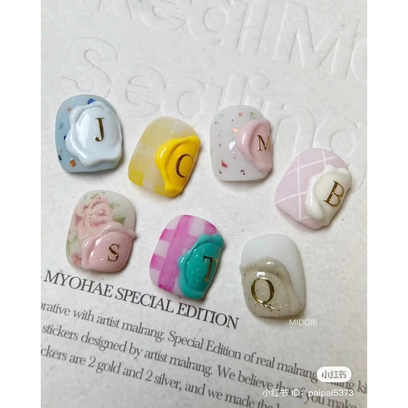 Sticker chữ in hoa