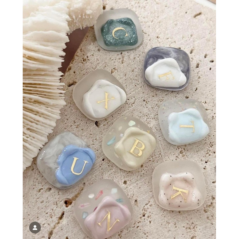 Sticker chữ in hoa