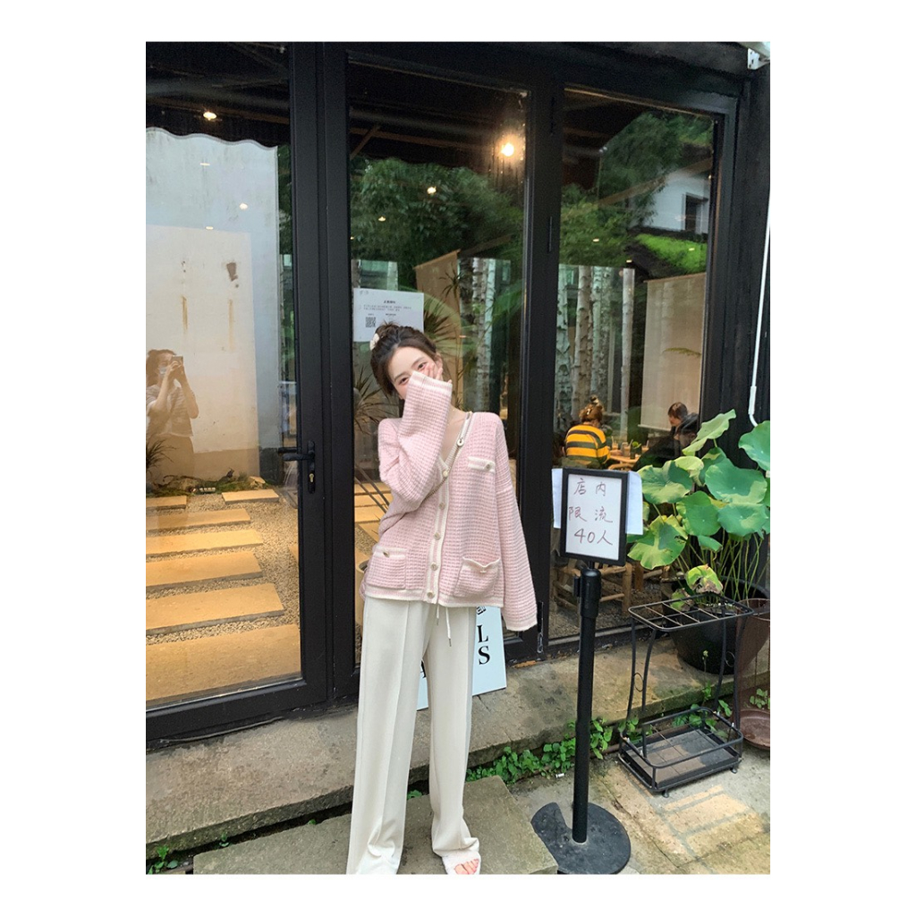 Áo cardigan cổ V có nắp túi màu hồng nhẹ nhàng, khoác len nữ dày dặn ấm áp phối đồ thời trang nữ tính BUNNY deliz
