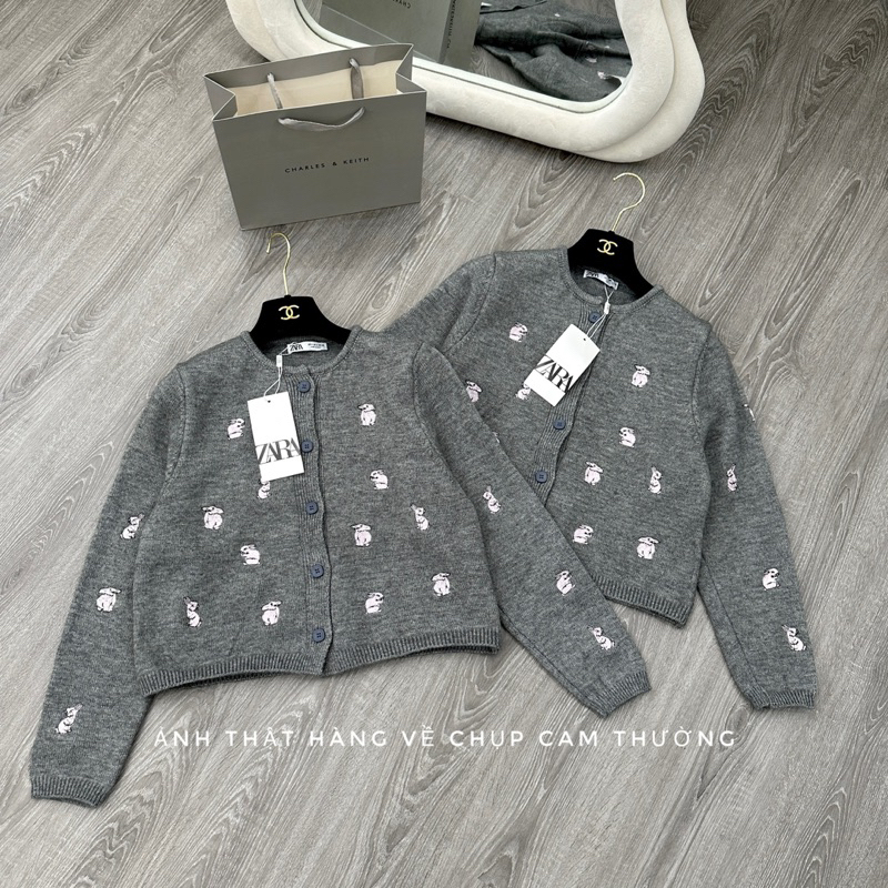 ÁO KHOÁC CADIGAN GHI THÊU THỎ QC