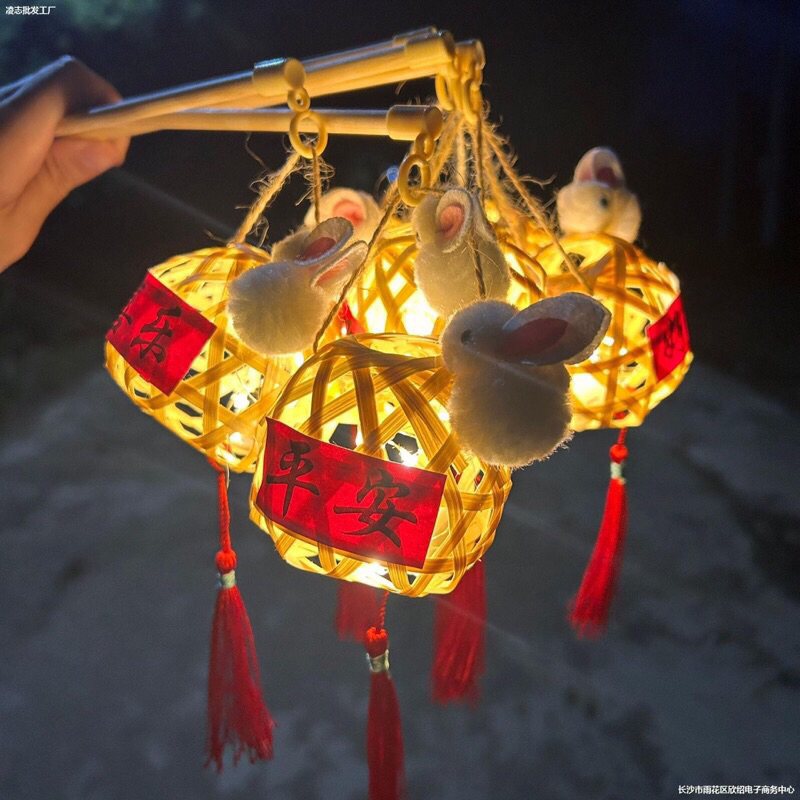 Đèn lồng làm bằng Tre-gắn thỏ đèn led ( thỏ đỏ, hồng ,trắng)