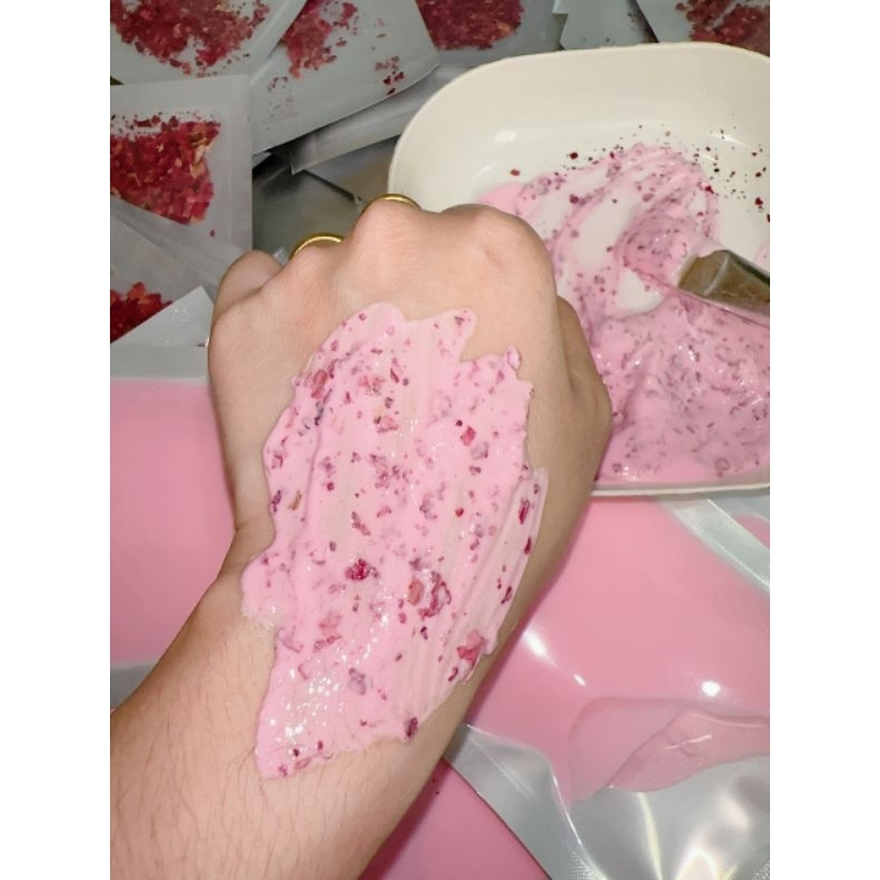 Tắm trắng tinh chất hoa hồng khô giúp da bật tone sau khi tắm